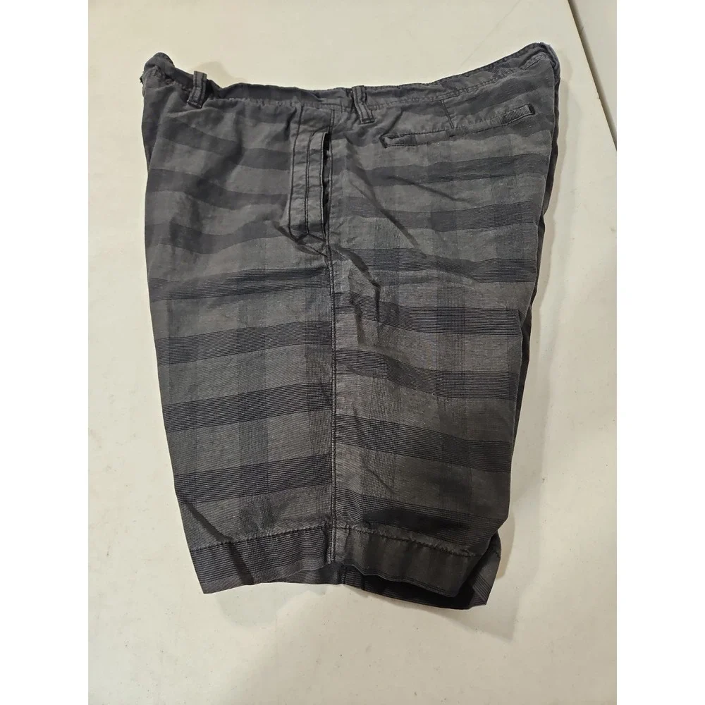The North Face Shorts Mens 38 Black/Gray Plaid Chino Shorts(A144